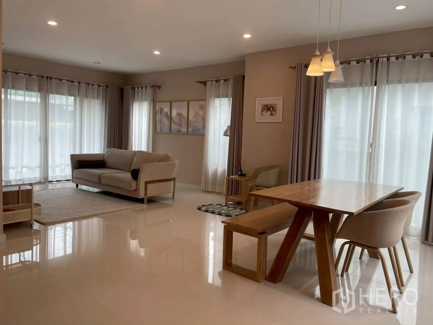 Detached House for rent in Bang Phli, Samut Prakan - Open-plan living and dining with sofa, pendant lights and large windows.