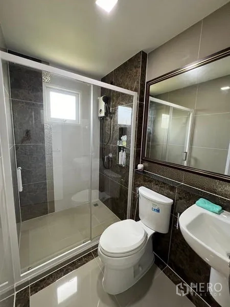 Detached House for rent or sale - Second bathroom with glass shower and a large framed mirror.