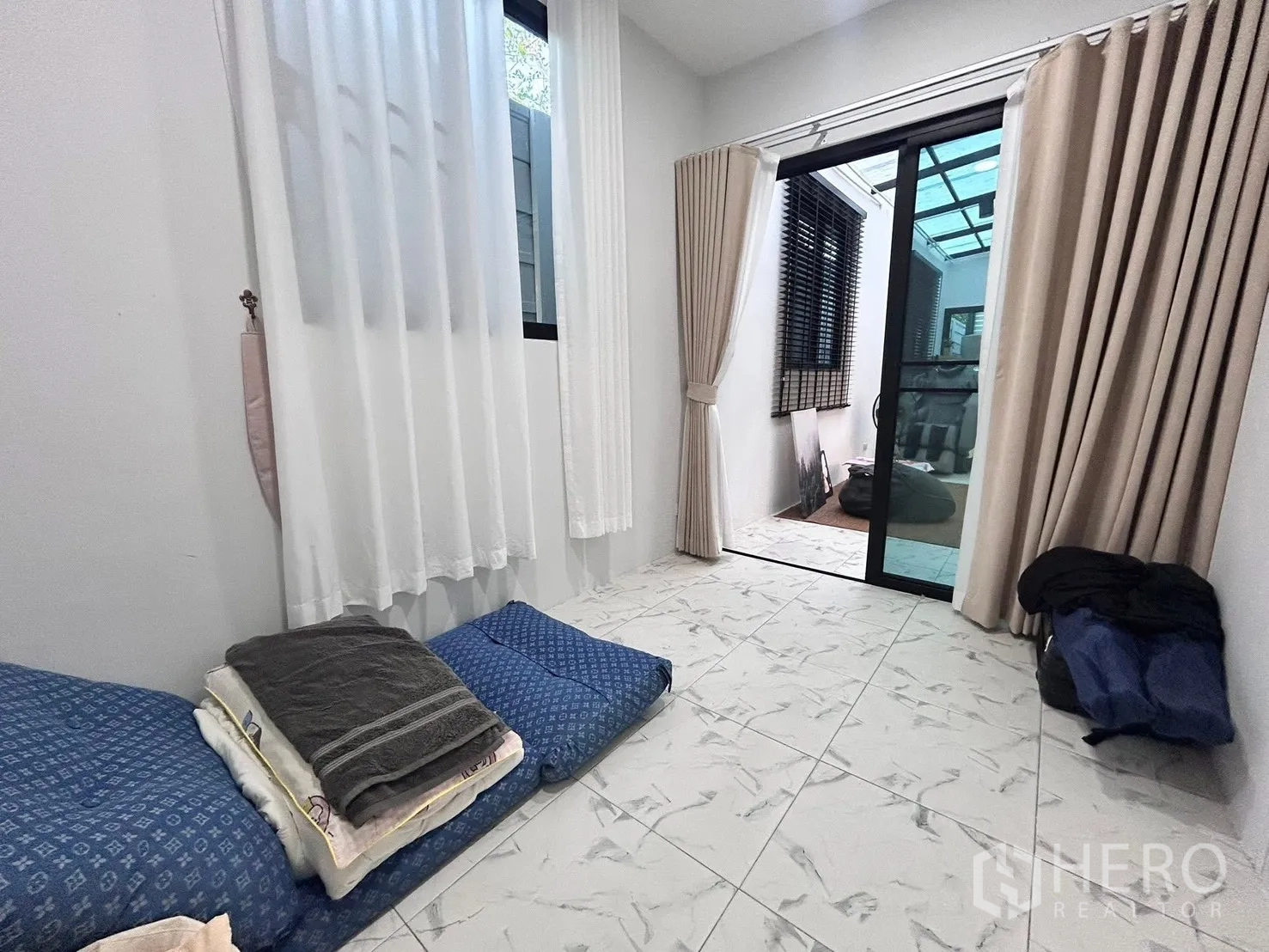 Property Image #19 for property HRE00403