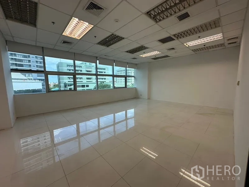 Office Space for rent in Ratchathewi, Bangkok - Bright tiled office space with wide windows and city views.
