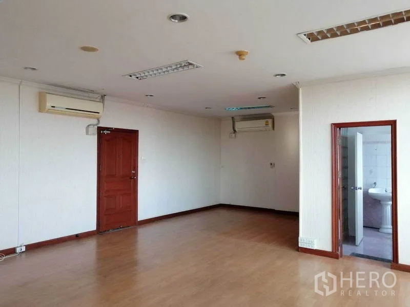 Office Space for rent in Bueng Kum, Bangkok - Spacious office room with air conditioners and an ensuite bathroom.