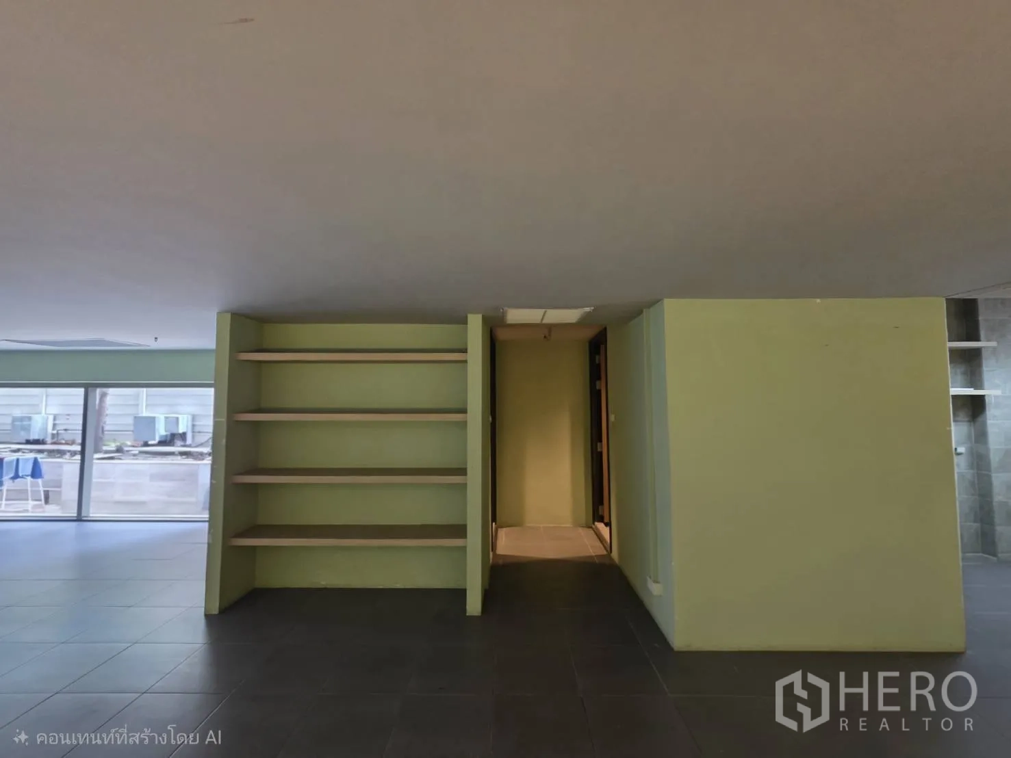 Retail Space for rent in Khlong Toei, Bangkok - Built-in wall shelves next to corridor leading to the back area.