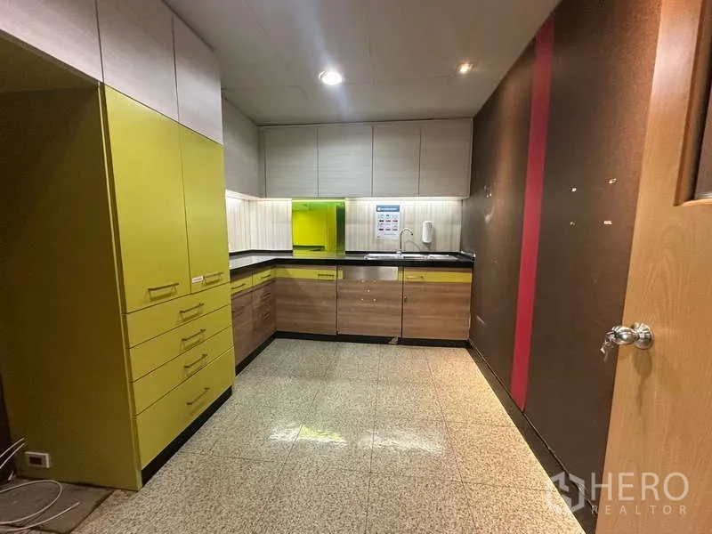 Office Space for rent in Khlong Toei, Bangkok - Built-in office pantry with cabinets, sink and countertop.