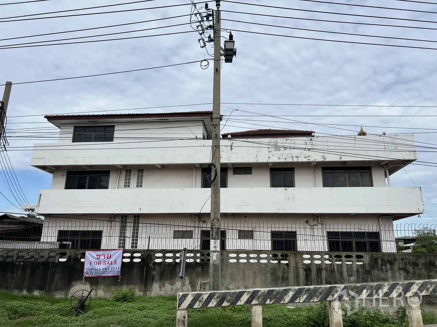 Home Office for sale in Phra Pradaeng, Samut Prakan - Close exterior view with a For Sale banner attached to the fence.