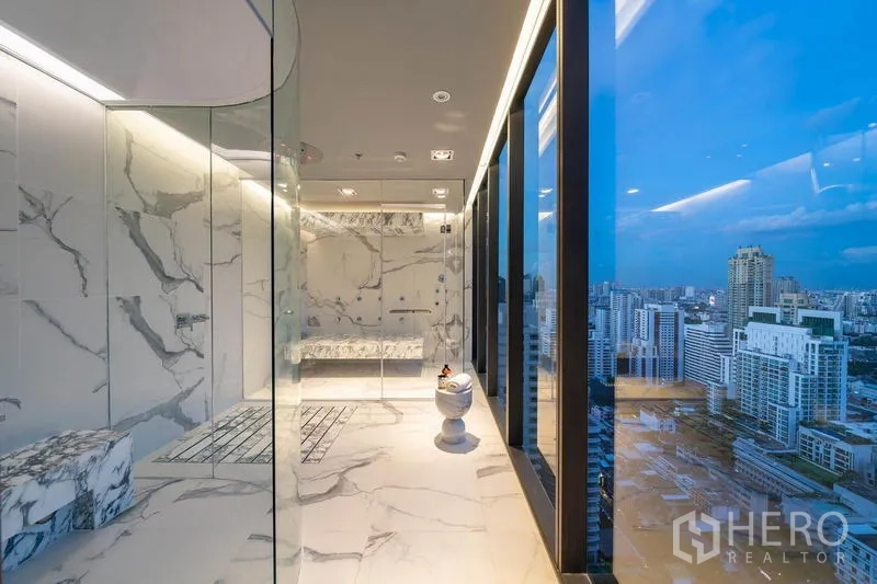 Condominium for rent in Watthana, Bangkok - Marble-clad sky sauna and steam room with glass walls overlooking the Bangkok skyline.