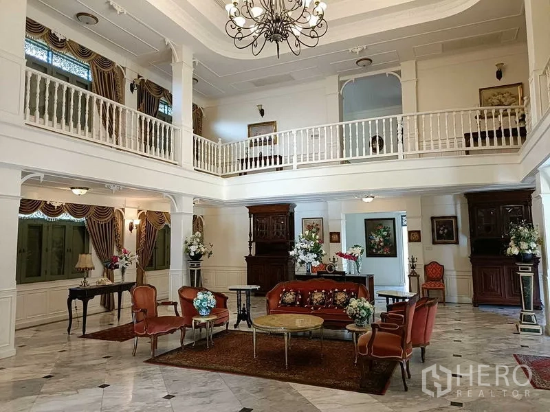 Detached House for rent or sale in Krathum Baen, Samut Sakhon - Double-height great room with chandelier, mezzanine balcony and marble floors.