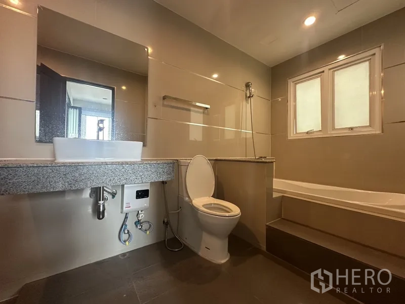 Property Image #15 for property HRE00319