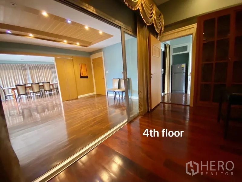 Home Office for rent or sale in Suan Luang, Bangkok - Fourth‑floor corridor with glass partition connecting to the meeting area.
