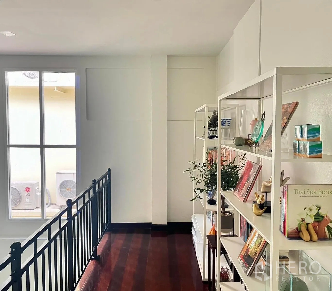 Shophouse for rent in Bang Rak, Bangkok - Bright landing area with shelving units and large window.