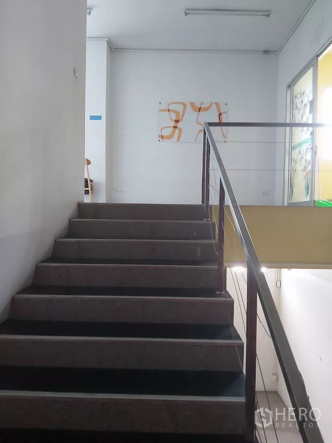 Warehouse for rent in Krathum Baen, Samut Sakhon - Staircase with stainless‑steel handrail leading to the upper floor.