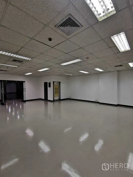 Office Space for rent in Watthana, Bangkok - Clean open office area with suspended ceiling, vents and wide polished floor.