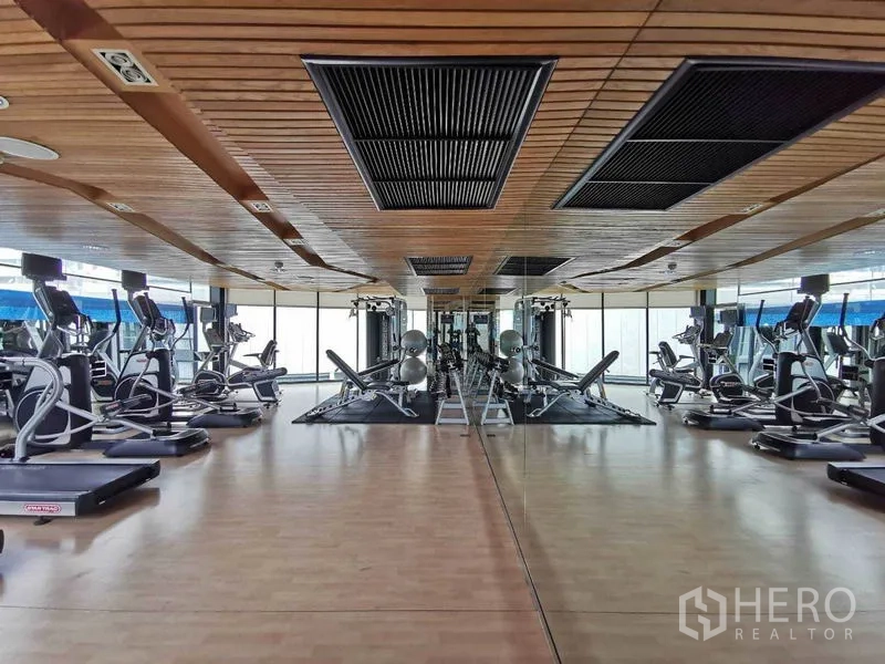 คอนโด ให้เช่าในWatthana, Bangkok - ฟิตเนสครบครันด้วยเครื่องคาร์ดิโอและอุปกรณ์เวทพร้อมกระจกบานใหญ่