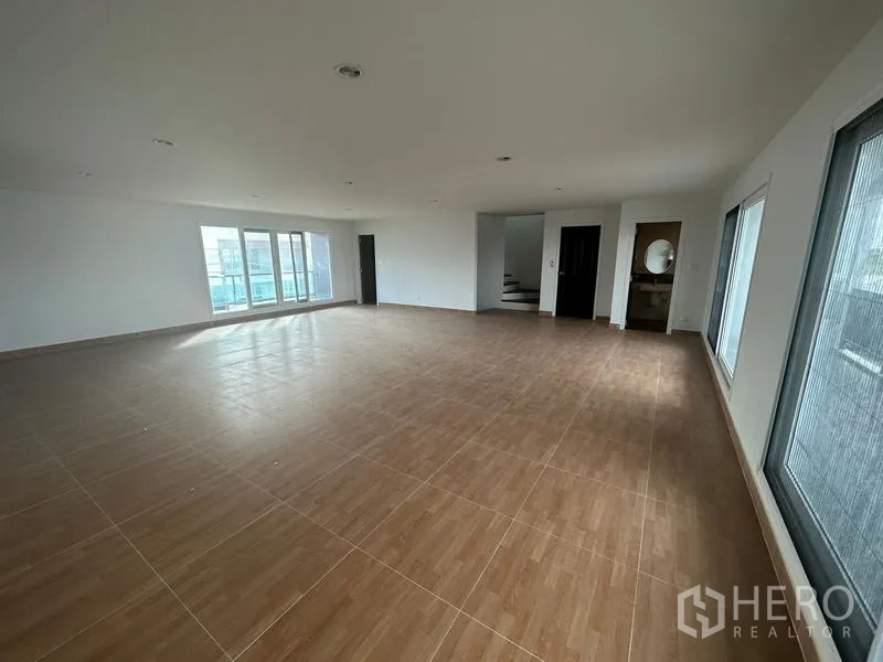 Home Office for rent in Bang Phli, Samut Prakan - Wide open office floor with wood tiles and bathroom access.