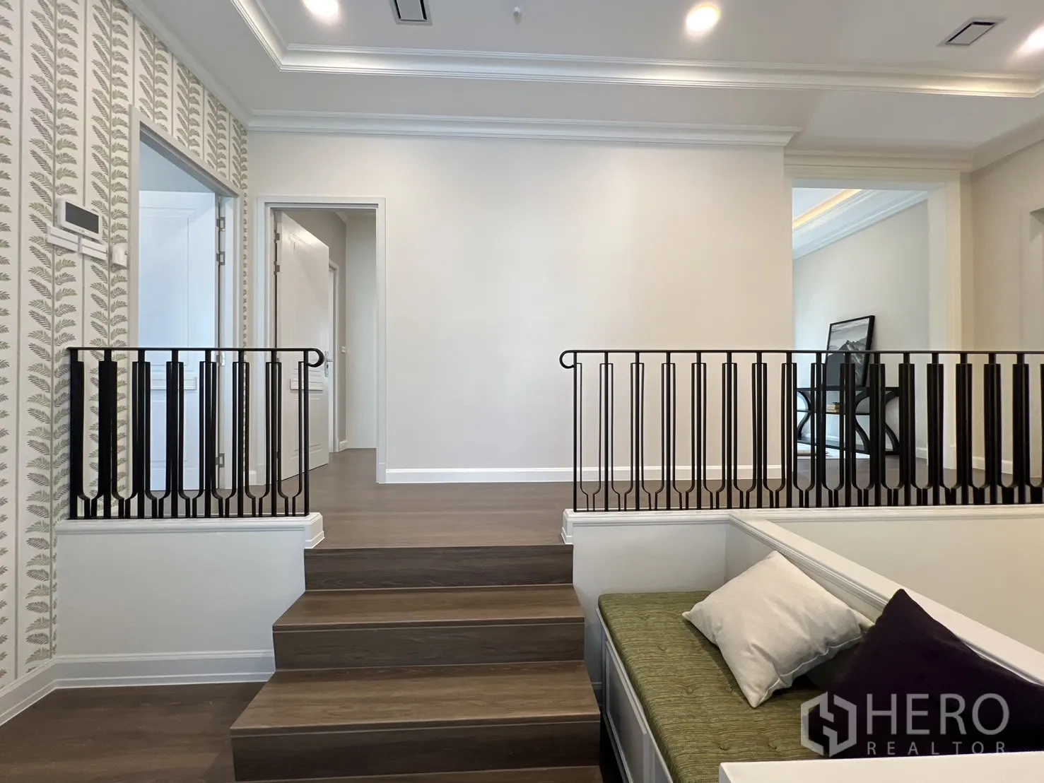 Detached House for rent in Saphan Sung, Bangkok - Bright mezzanine landing with iron balustrades on split levels.