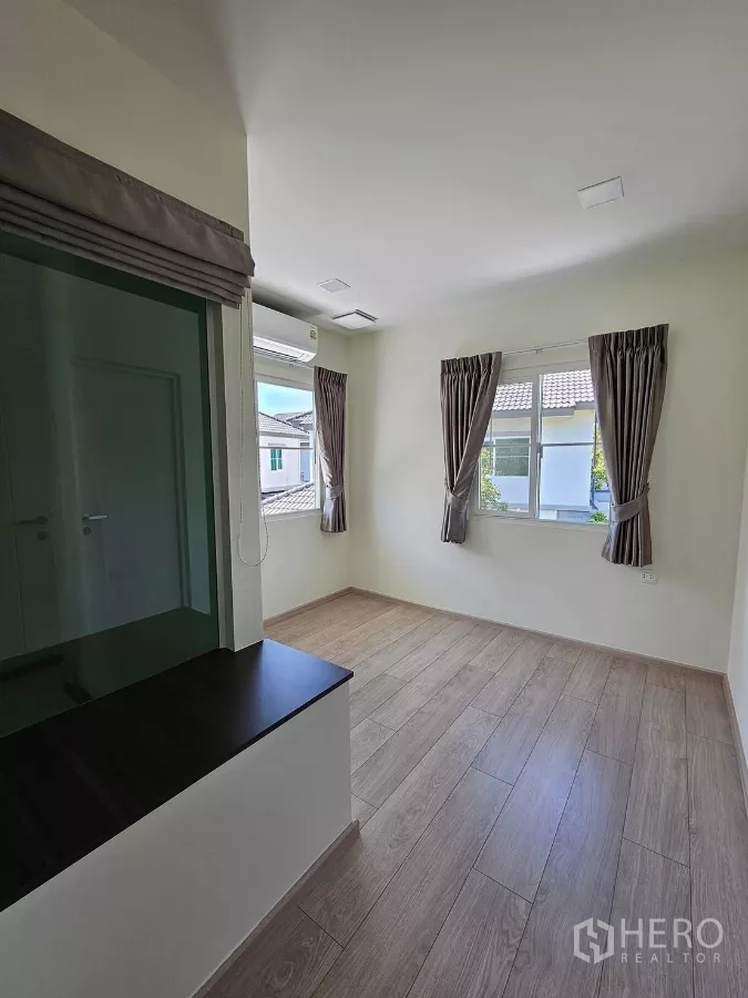 Detached House for rent in Bang Phli, Samut Prakan - Flexible upstairs space with multiple windows and roman blinds.