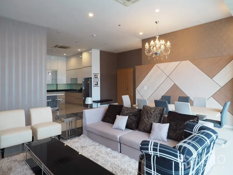 Condominium for rent in Ratchathewi, Bangkok - Open-plan living and dining area with chandelier, sofa set and modern decor.