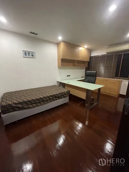 Home Office for rent or sale in Phra Khanong, Bangkok - Compact bedroom or office with single bed, desk and built-in cabinets.