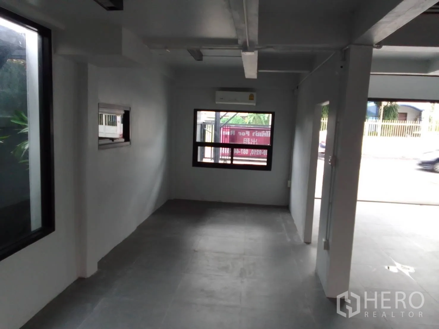 Home Office for rent in Wang Thonglang, Bangkok - Narrow office room with tiled floor, window and wall-mounted air conditioner