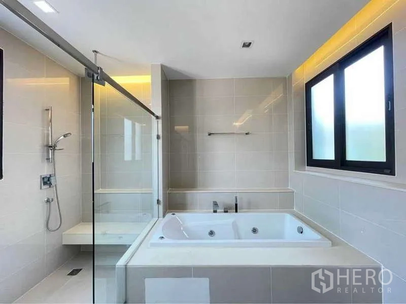 Detached House for rent in Bang Sue, Bangkok - Bathroom with glass shower enclosure and built-in jacuzzi bathtub.