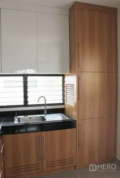 Detached House for rent in Prawet, Bangkok - Compact pantry with sink, wood cabinetry, black countertop and louvered window.
