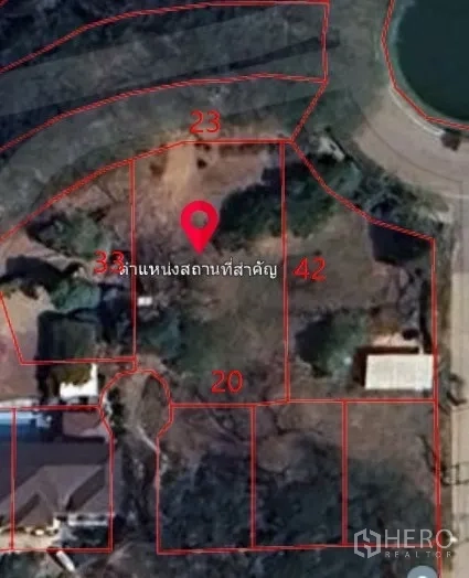 Land for sale in Khlong Luang, Pathum Thani - Aerial parcel map highlighting the land boundaries and pin location near a small lake.