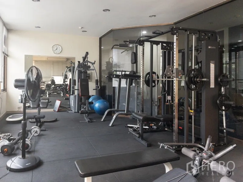 คอนโด ให้เช่าในKhlong San, Bangkok - ฟิตเนสพร้อมเครื่องออกกำลังกายแบบเวทและดัมเบลครบครัน