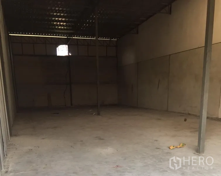 คลังสินค้า ให้เช่าในKhlong Luang, Pathum Thani - ภายในโกดังโล่ง พื้นคอนกรีต หลังคาสูง พร้อมโครงเหล็ก เหมาะเก็บสินค้า/ผลิต