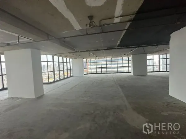 Office Space for rent - Open-plan shell office with floor-to-ceiling corner windows and Bangkok skyline views near Ekkamai BTS.