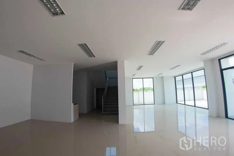 Warehouse for sale in Krathum Baen, Samut Sakhon - Ground-floor office lobby with staircase and wall-to-wall glazing.