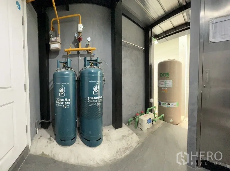อาคารพาณิชย์ ให้เช่า - จุดวางถังแก๊สพร้อมท่อและมิเตอร์ความปลอดภัย พร้อมถังเก็บน้ำขนาดใหญ่