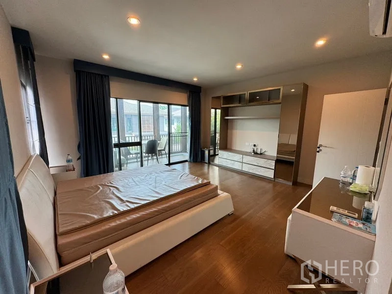 Detached House for rent in Prawet, Bangkok - Master bedroom from another angle with built-in media wall and sliding doors.