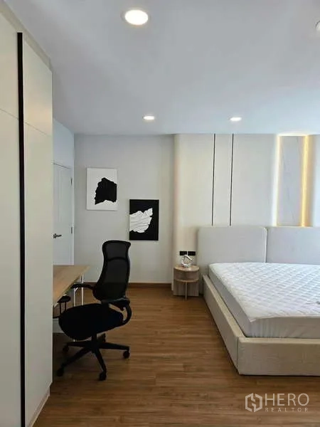 Detached House for rent in Bang Phli, Samut Prakan - Spacious bedroom with study desk and ergonomic chair, warm wood flooring.