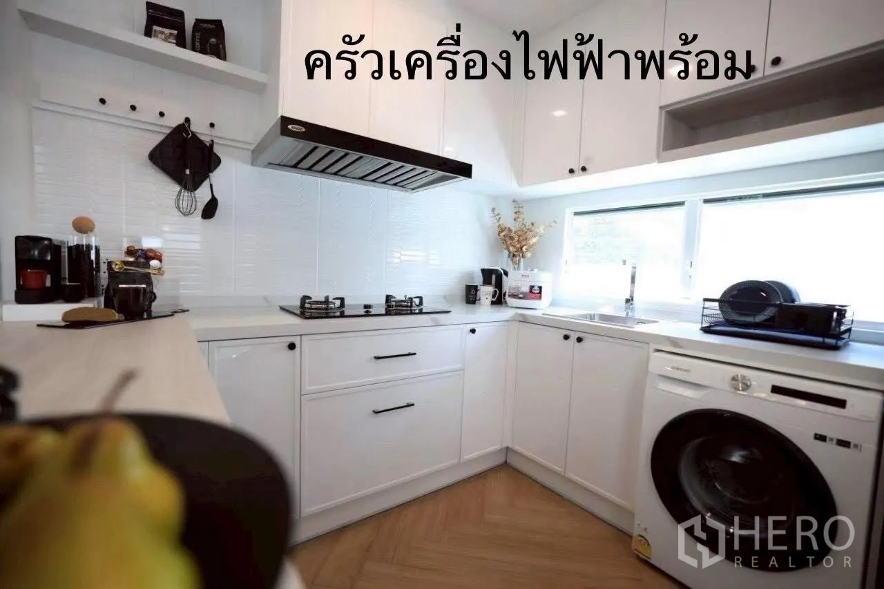 Detached House for rent in Bang Phli, Samut Prakan - White U-shaped kitchen with built-in hob, hood, sink, and washer.