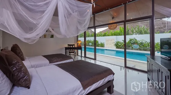 Detached House for sale in Hua Hin, Prachuap Khiri Khan - Poolside bedroom with twin beds and floor-to-ceiling glass overlooking the private pool.