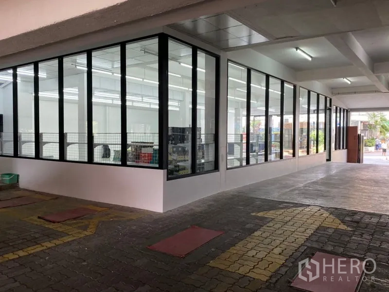 Office Space for rent in Chatuchak, Bangkok - Covered drive-through area with full-height glass walls and entry to the office.