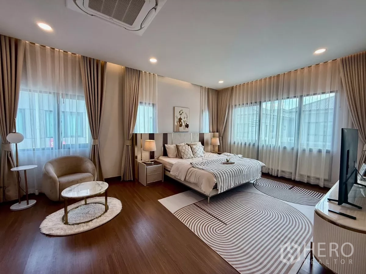 Detached House for rent in Bang Phli, Samut Prakan - Master bedroom with seating area, large windows and soft drapes.