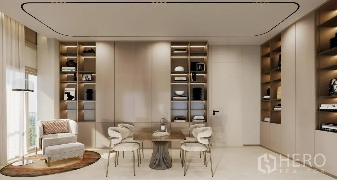 公寓 出售在Watthana, Bangkok - 私密书房/图书室，墙面嵌入式书柜与舒适座椅。