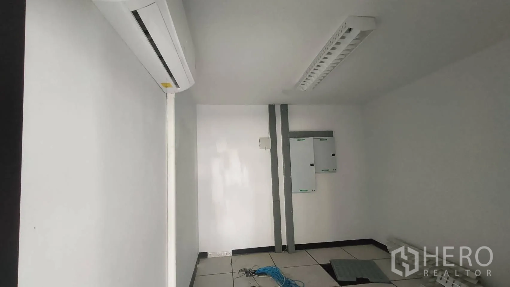 Office Space for rent in Khlong Toei, Bangkok - Server or utilities room with air conditioner and electrical cabinets.
