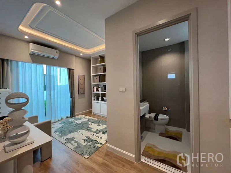 Detached House for sale in Saphan Sung, Bangkok - Ground-floor multipurpose room or study with built-in shelving and attached bathroom.