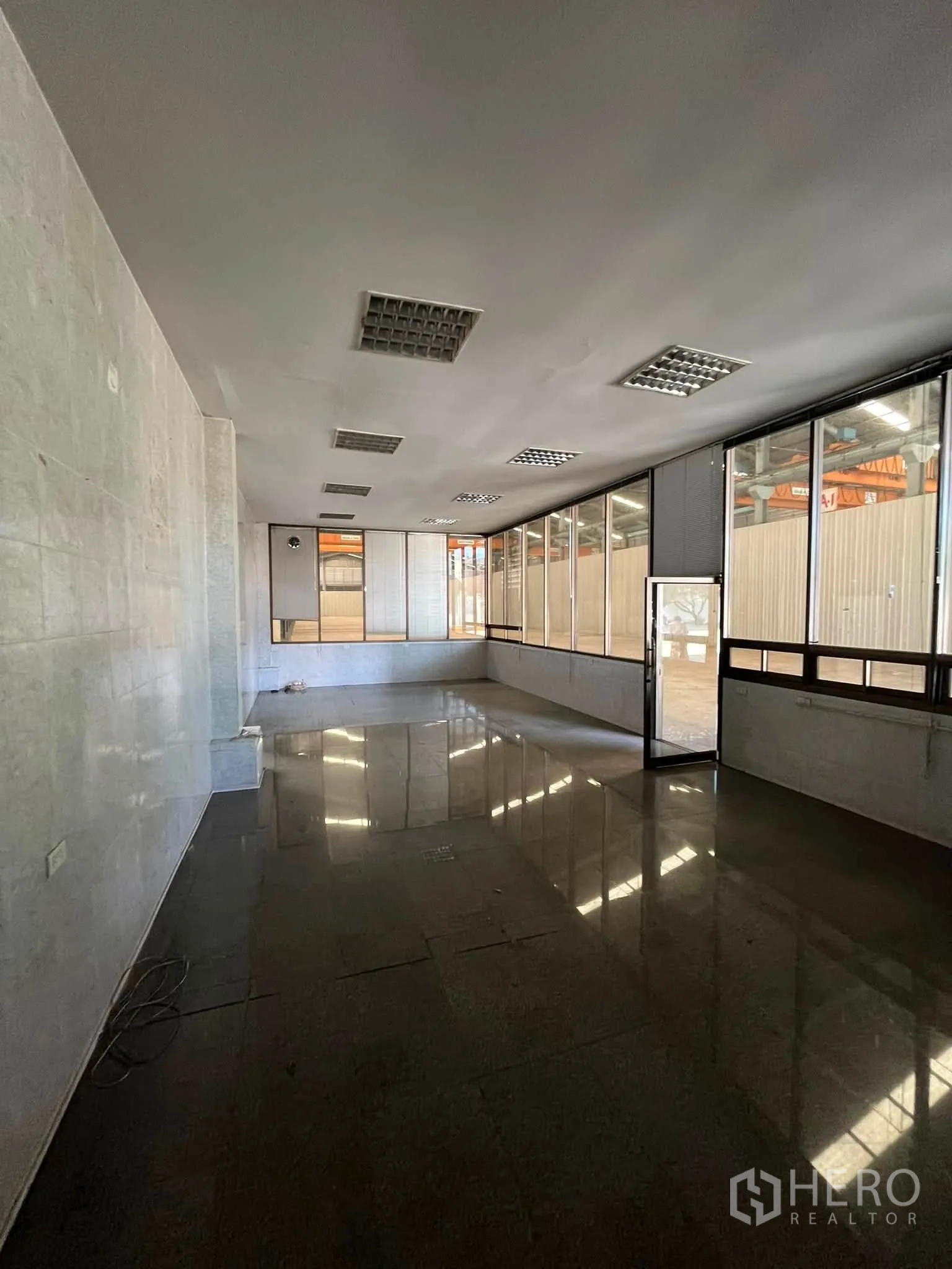 Warehouse for rent in Bang Phli, Samut Prakan - Glass-walled internal office with tiled floor and ceiling light panels.