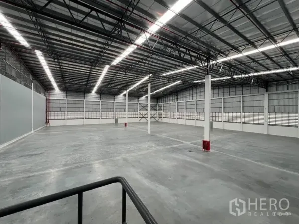 Warehouse for rent in Chon Buri - Spacious high-bay warehouse interior with LED strip lighting and polished concrete floor.