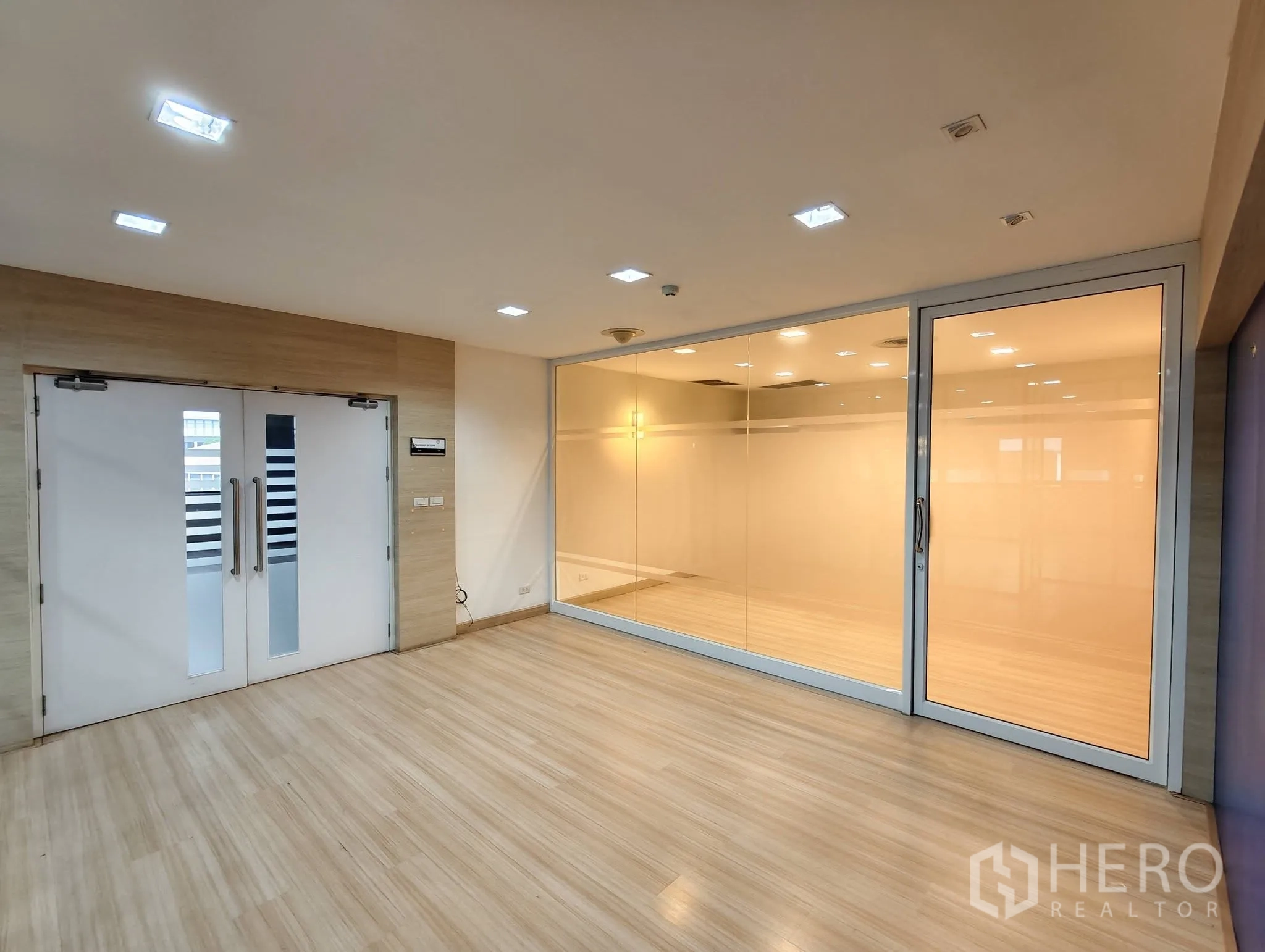 Office Space for rent in Lak Si, Bangkok - Entry lobby with double doors and a glass-walled room.