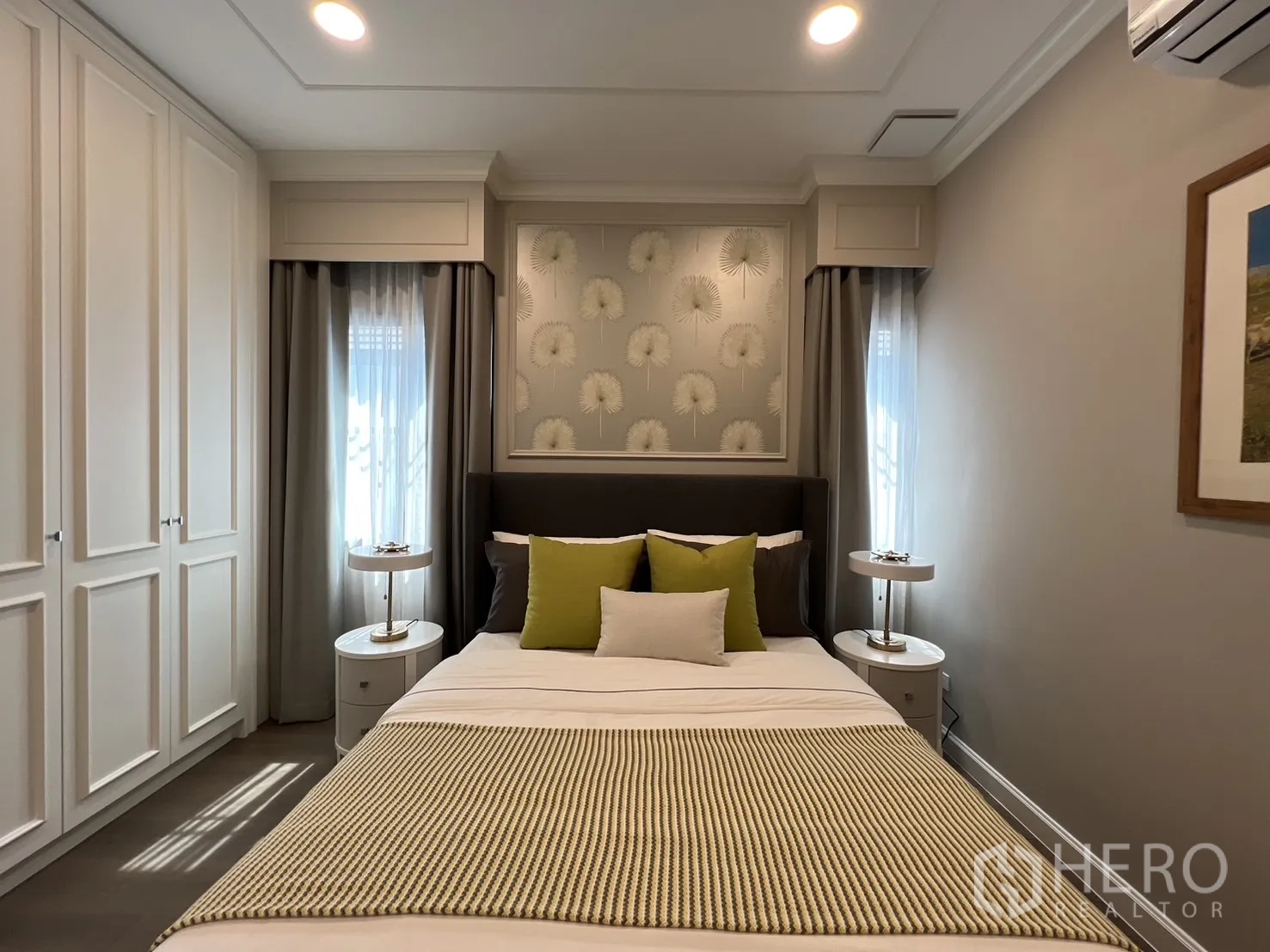 Detached House for rent in Saphan Sung, Bangkok - Guest bedroom facing wardrobes and bedside tables.