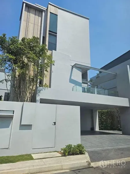 Detached House for rent - Street view of the sleek detached house exterior with driveway and minimal landscaping.