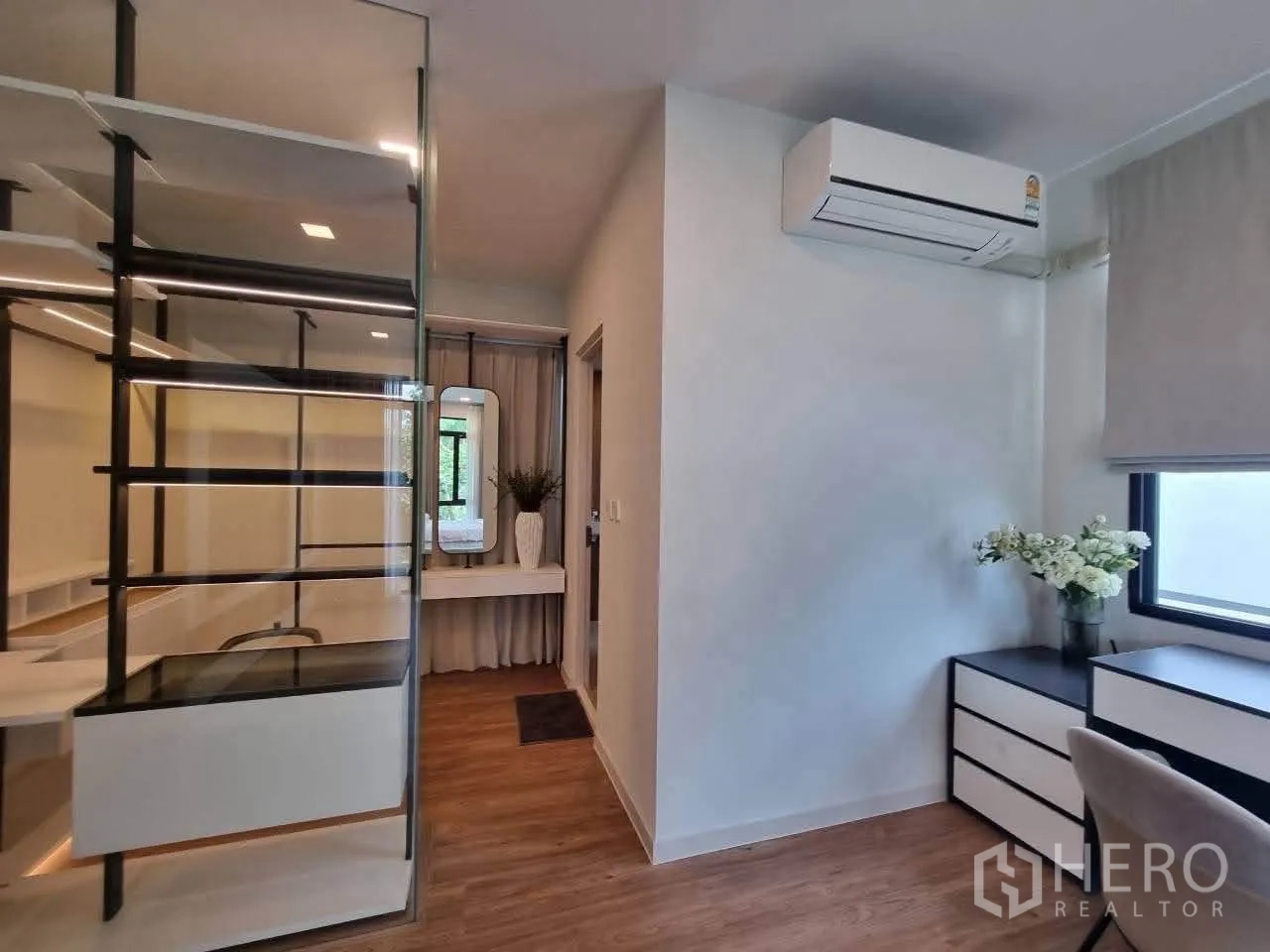 Detached House for rent in Bang Phli, Samut Prakan - Work area with glass shelving, drawers and air conditioning.