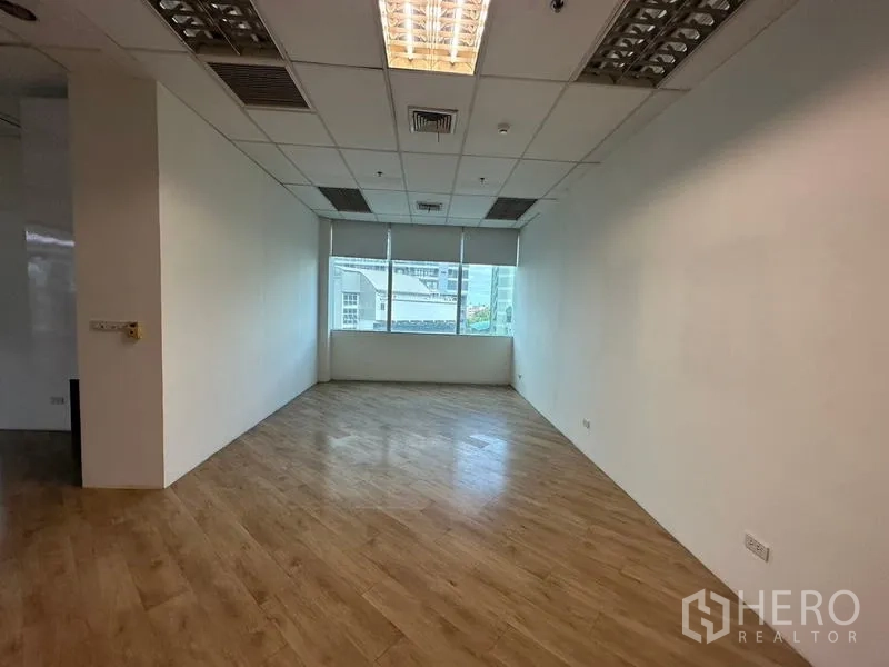 Office Space for rent in Ratchathewi, Bangkok - Private office room with wood floors, white walls and a large window allowing natural light.