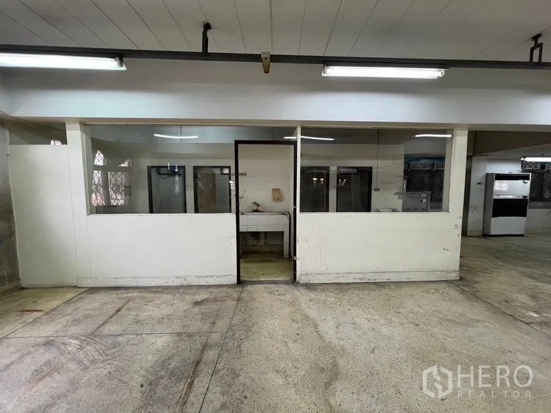 Warehouse for rent in Bang Kapi, Bangkok - Small internal office room with glass walls and sink inside the warehouse production area.