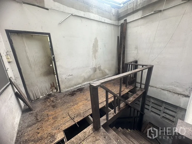 Office Space for rent - Dilapidated landing with timber stairs and rooftop access