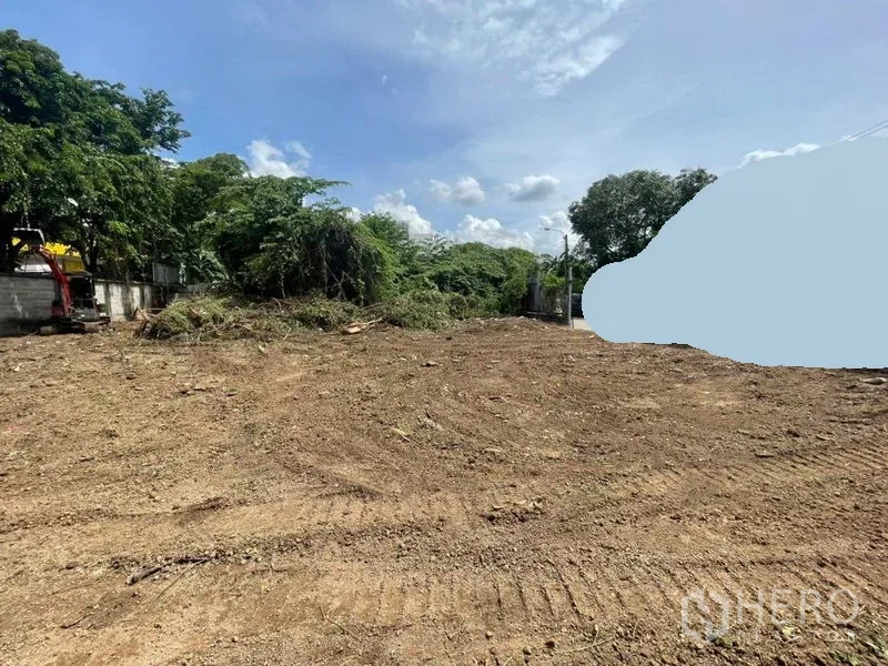 ที่ดิน ให้เช่าในMueang Nonthaburi, Nonthaburi - ที่ดินถมเรียบ มีรอยตีนตะขาบ รายล้อมด้วยต้นไม้และซอยเงียบ.