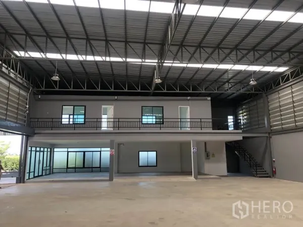 Factory for rent or sale in Bang Bo, Samut Prakan - Spacious warehouse hall with mezzanine offices and 8 m clear height.